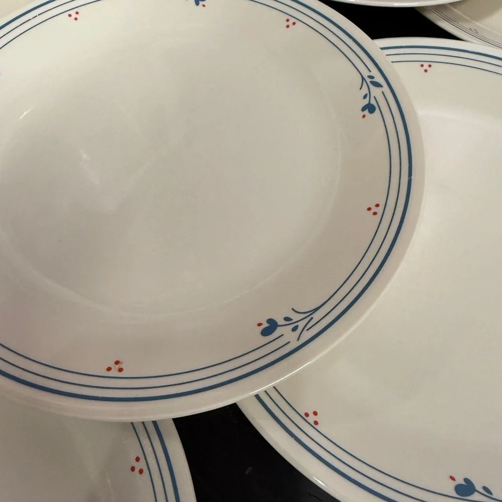 Corelle Cream and Blue Vintage Country Violets Corelle Dinner plates Set of 7